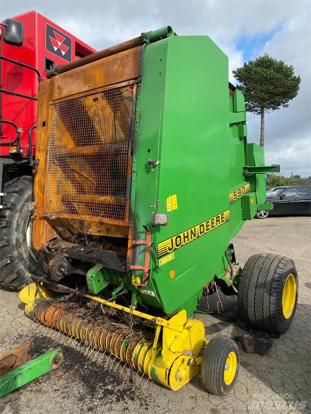 John Deere 590 Lis na válcové balíky