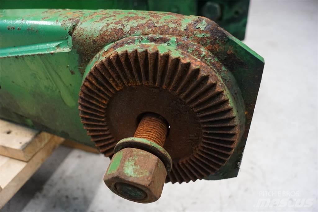 John Deere 590 Další