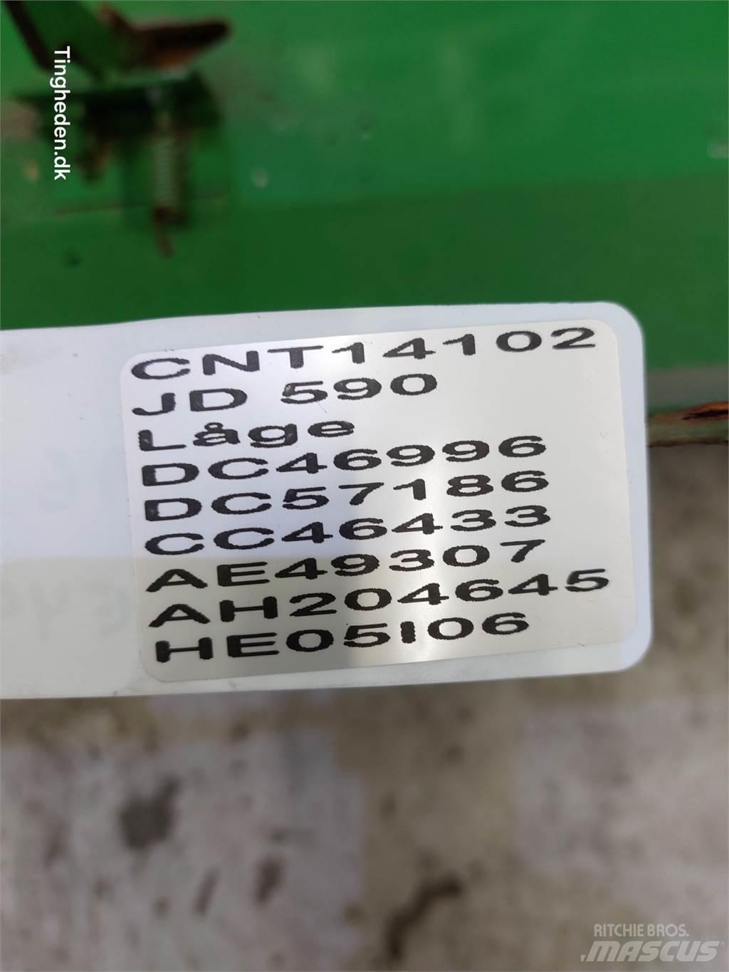 John Deere 590 Prosévací lopaty
