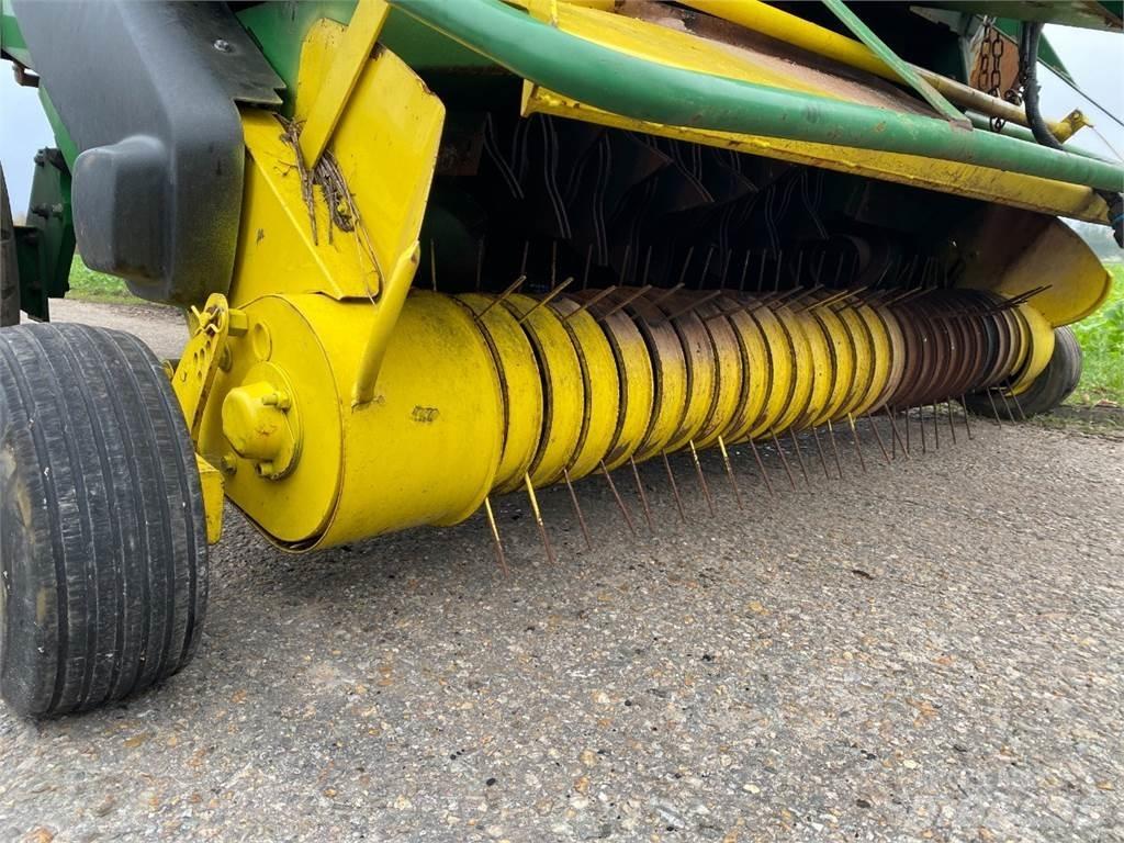 John Deere 592 Lis na válcové balíky