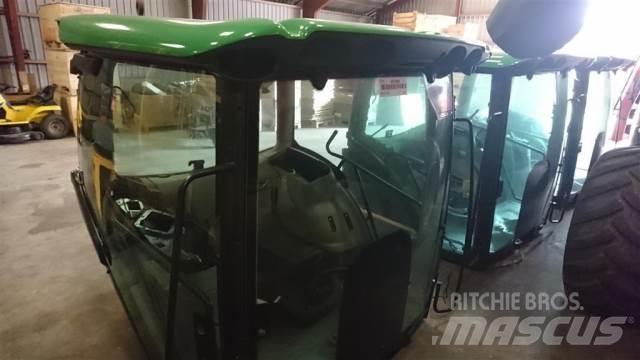 John Deere 6155 Kabiny a interiér