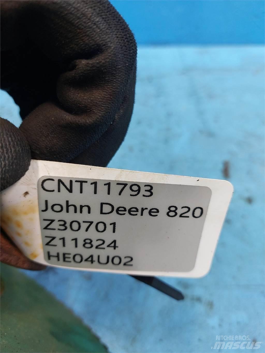 John Deere 820 Příslušenství a náhradní díly ke kombajnům