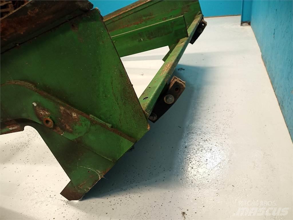 John Deere 9540 Sypače písku a soli