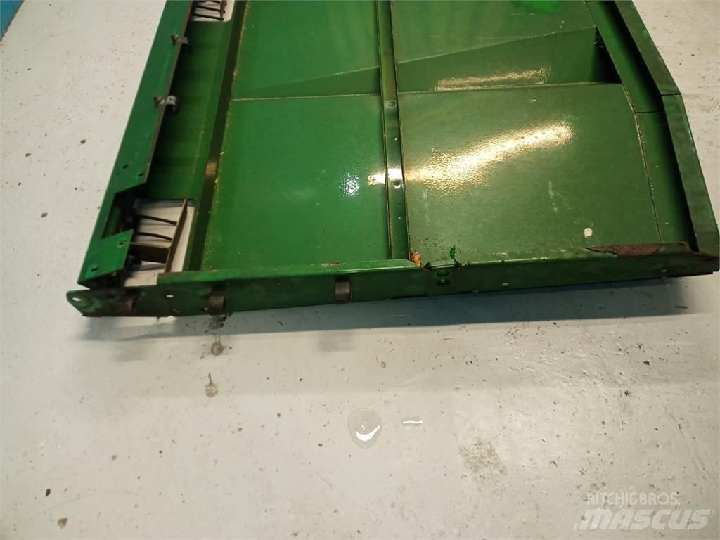 John Deere 9540 Sypače písku a soli