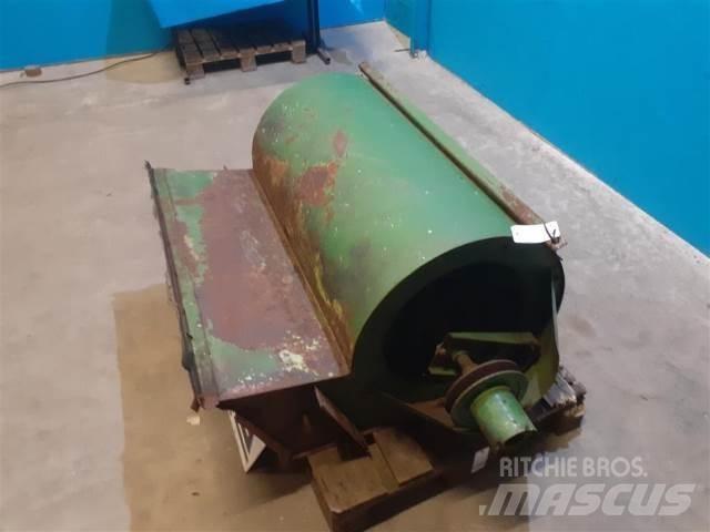 John Deere 955 Sypače písku a soli
