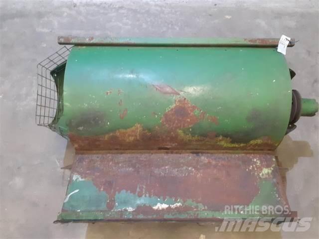 John Deere 955 Sypače písku a soli