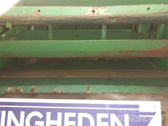 John Deere 955 Sypače písku a soli