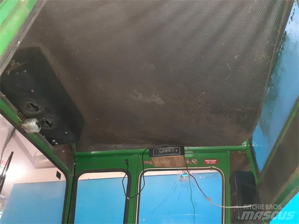 John Deere 955 Kabiny a interiér
