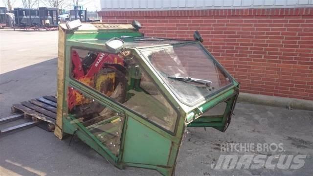 John Deere 975 Kabiny a interiér