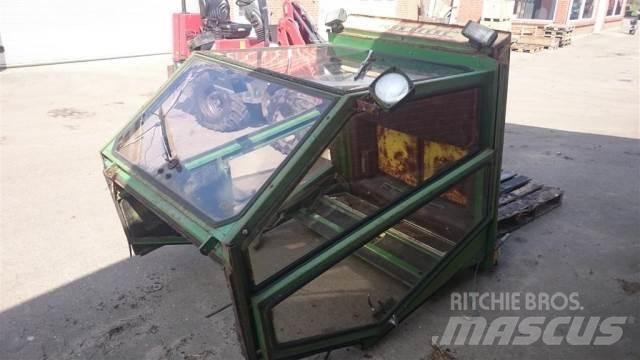 John Deere 975 Kabiny a interiér