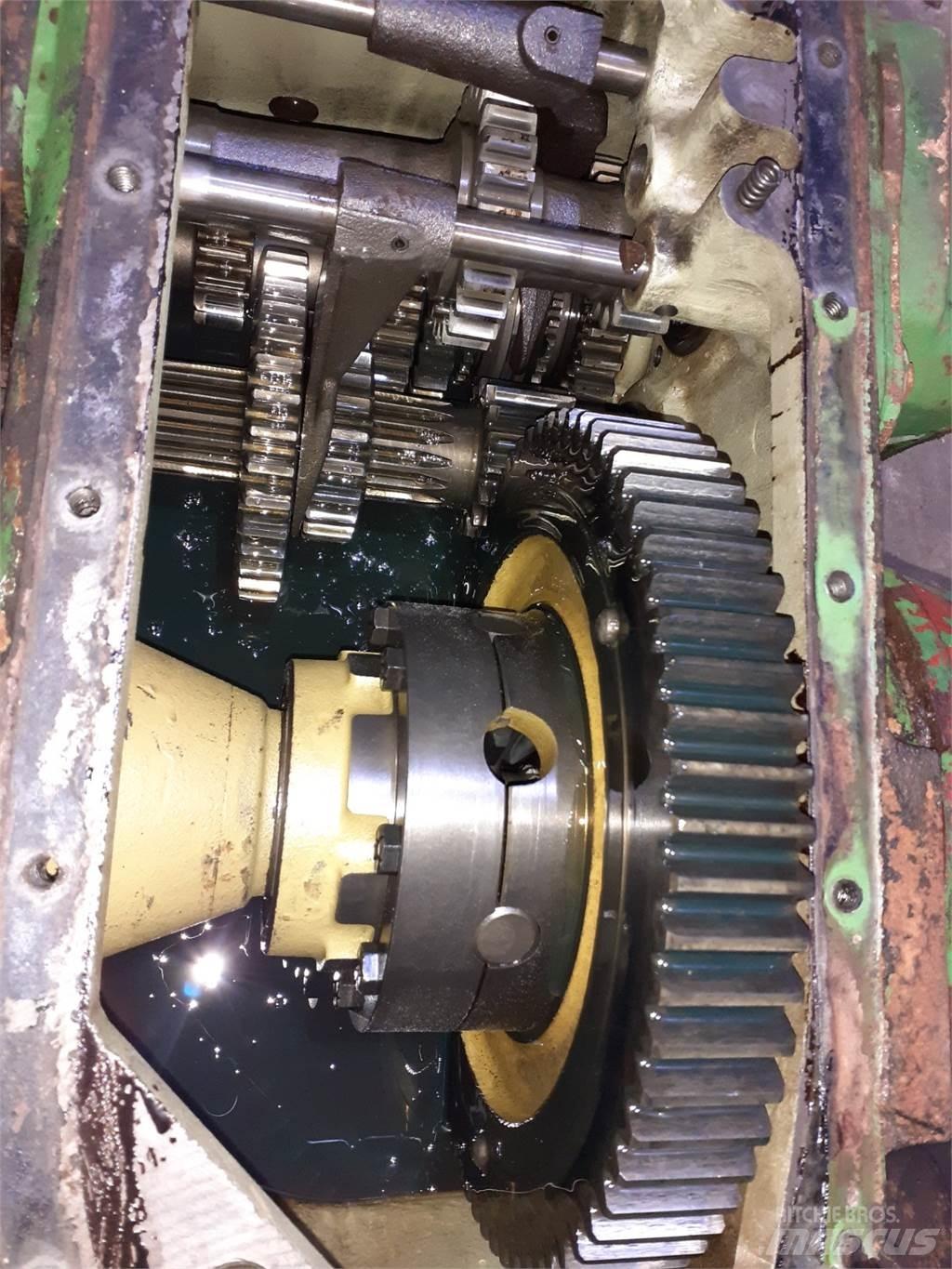 John Deere 975 Převodovka