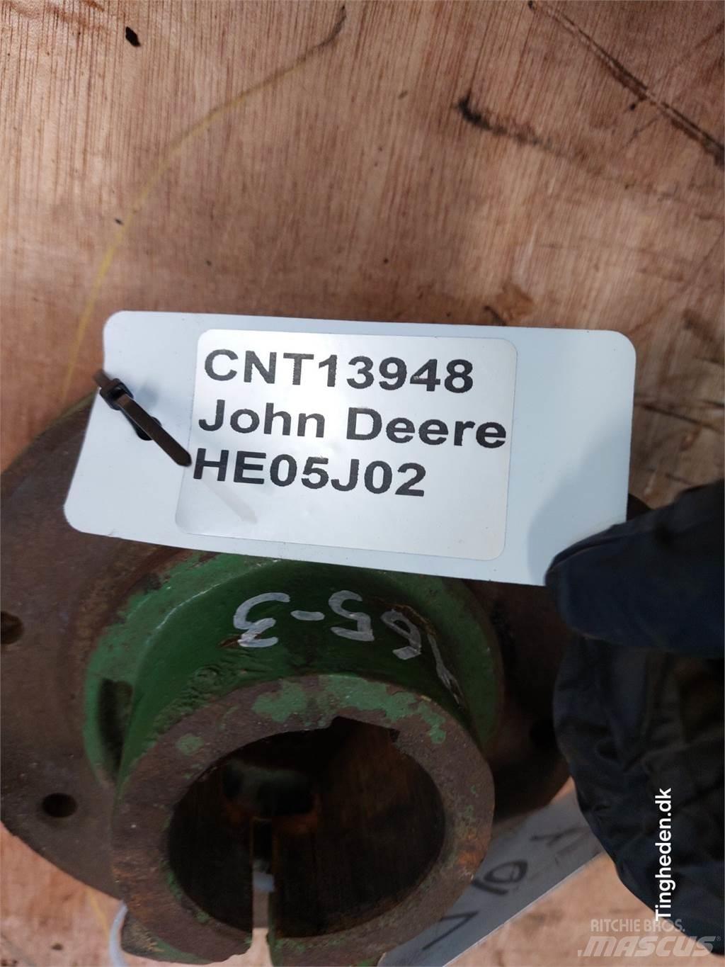 John Deere 975 Další