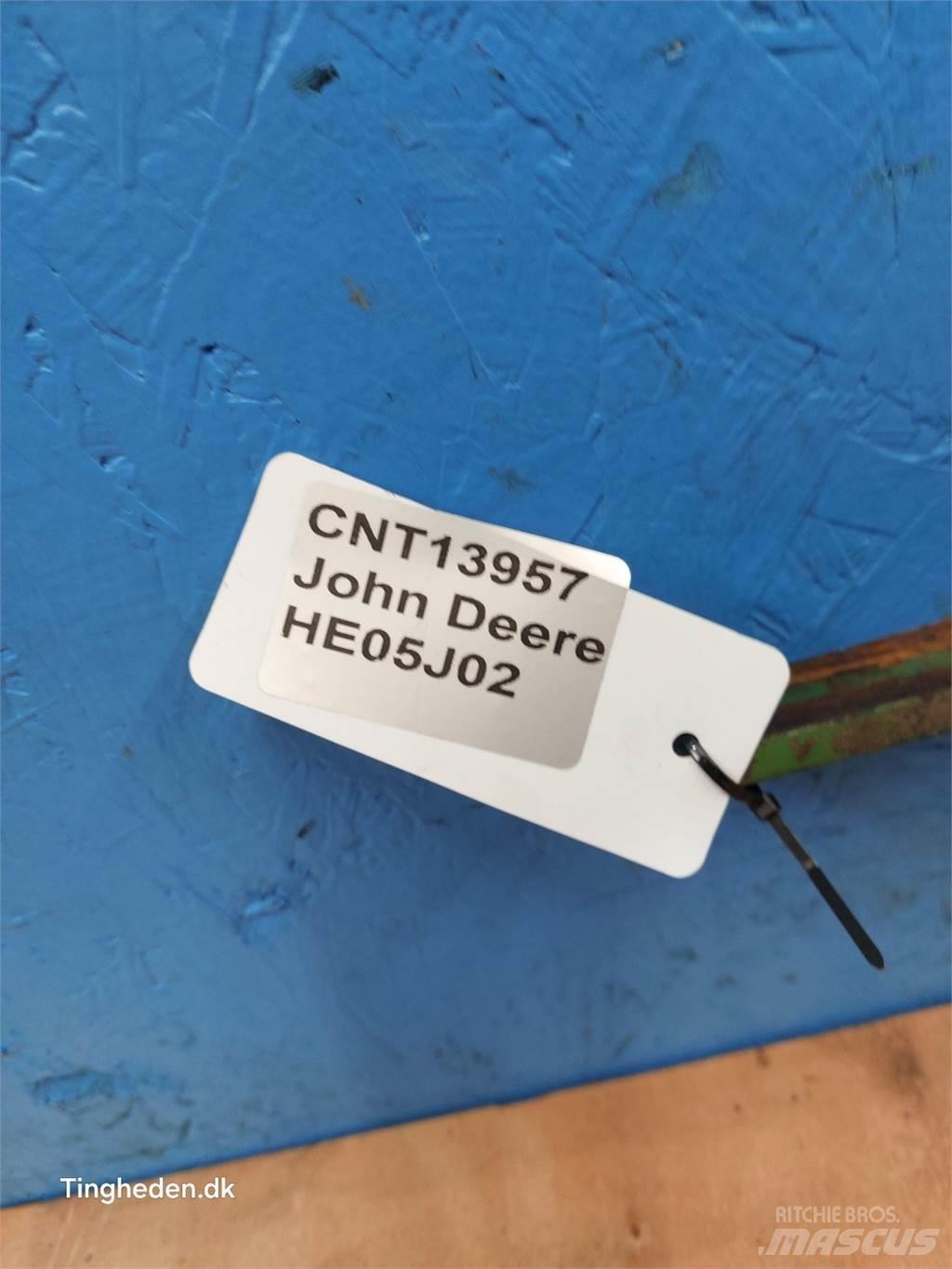 John Deere 975 Další
