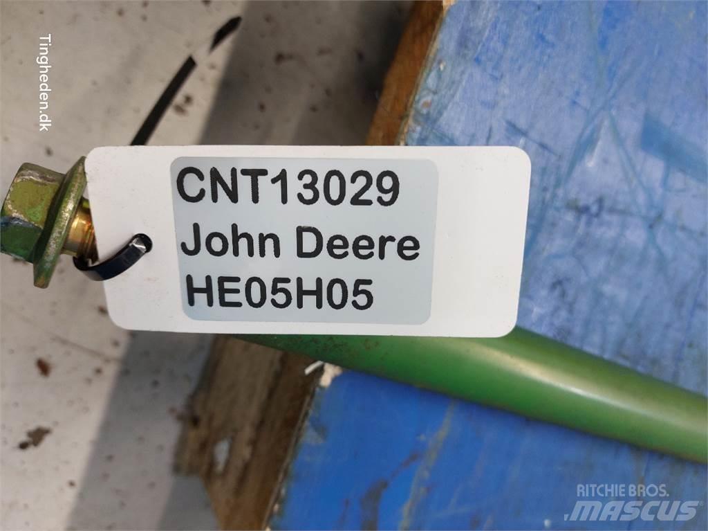 John Deere S670 Sypače písku a soli