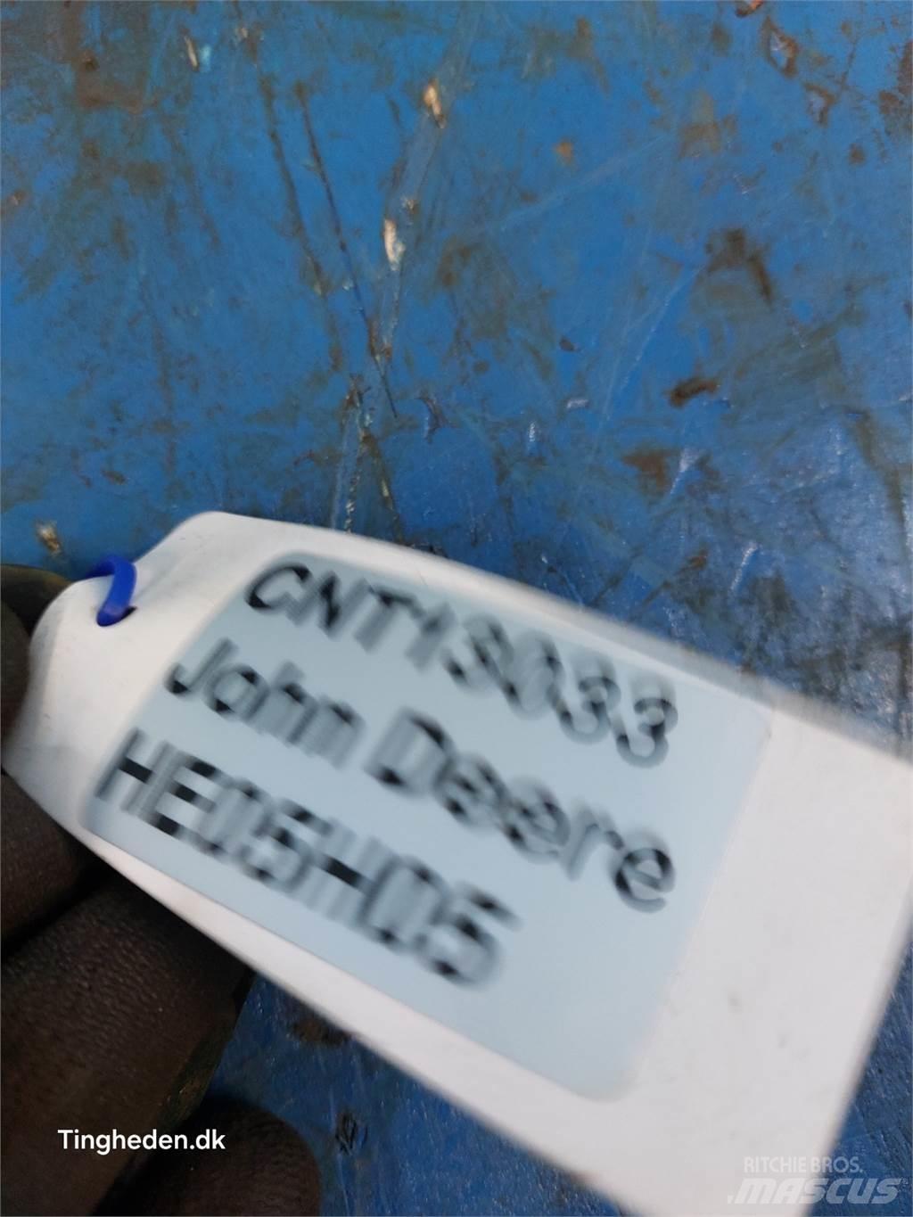 John Deere S670 Sypače písku a soli