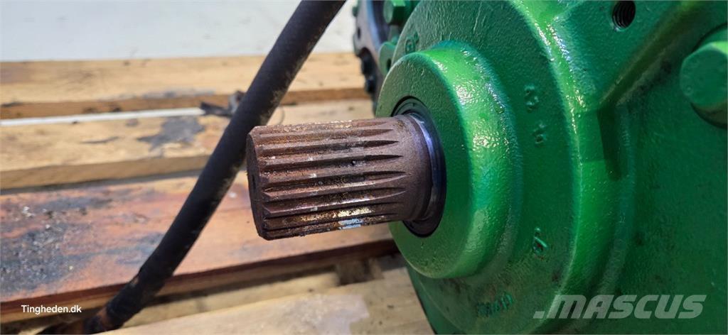 John Deere S690 Převodovka