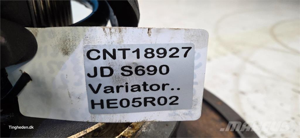 John Deere S690 Další