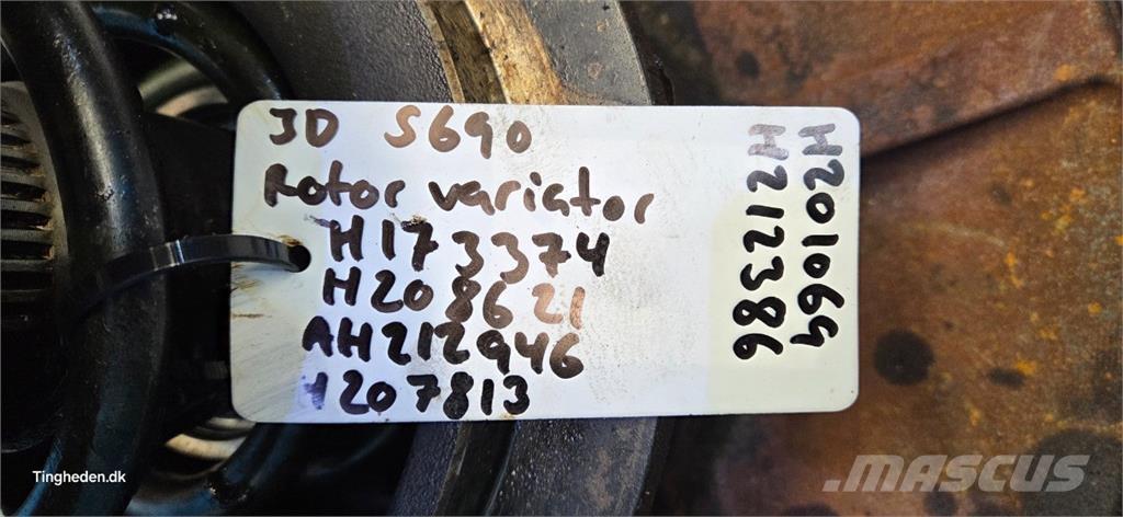 John Deere S690 Další