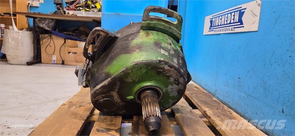 John Deere S690 Převodovka