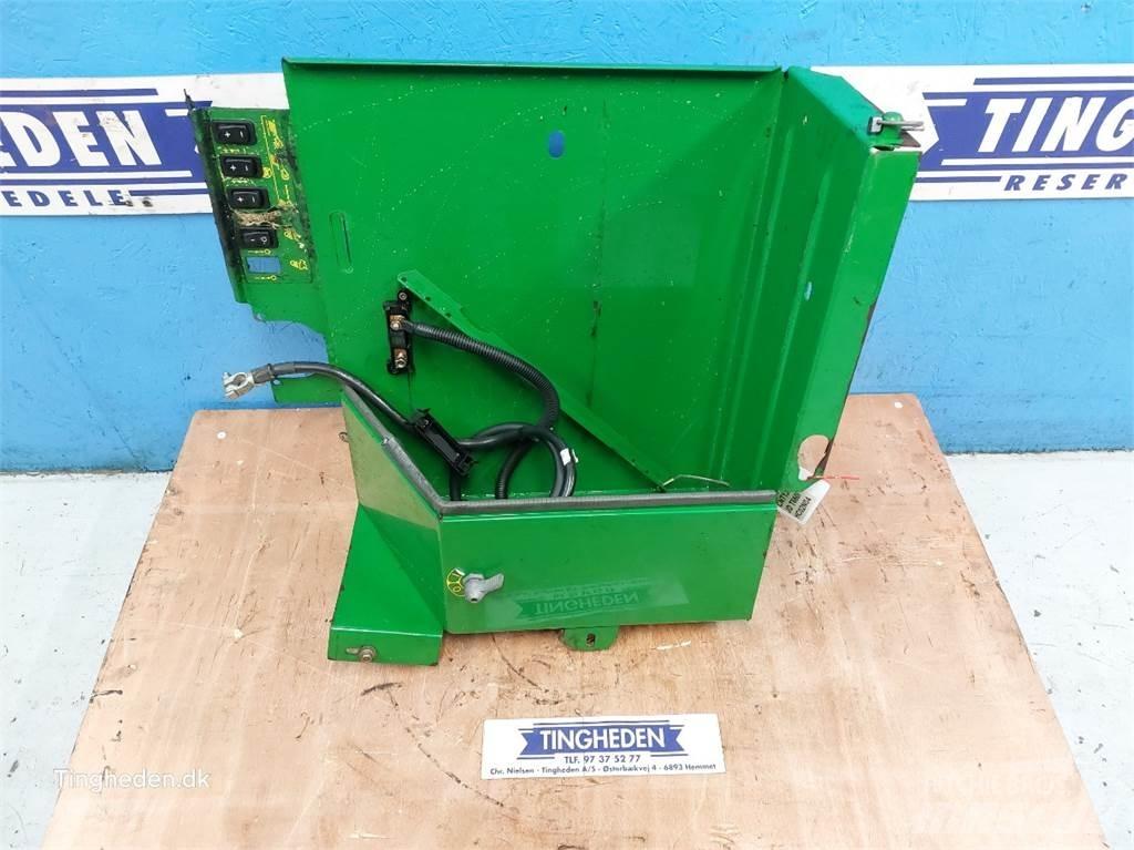 John Deere T660i Další