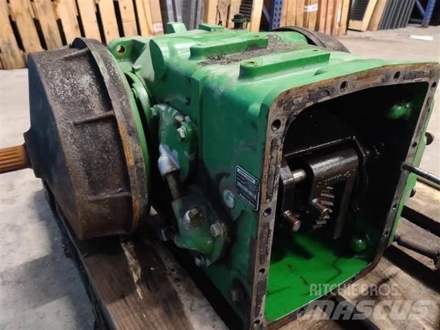 John Deere T670 Převodovka