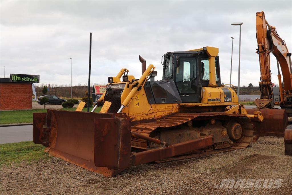 Komatsu D65PX-15 Pásové dozery