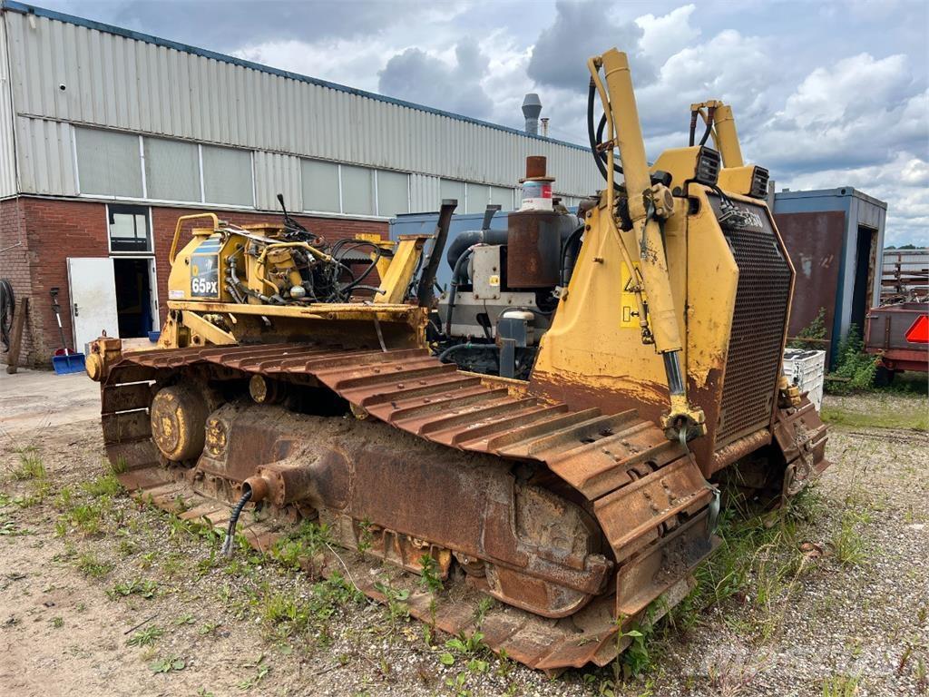 Komatsu D65PX-15 Pásové dozery