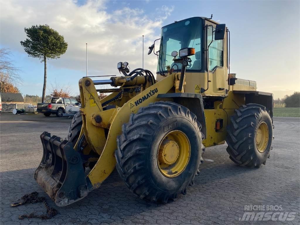 Komatsu WA270 Kolové nakladače