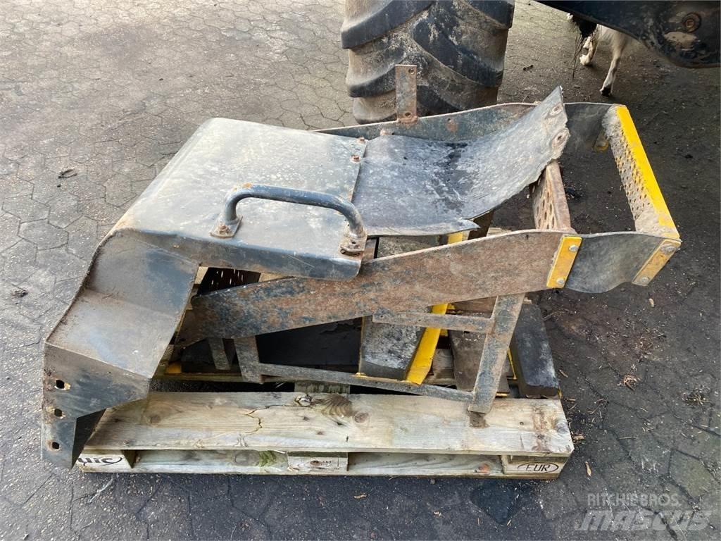 Komatsu WA270 Kolové nakladače