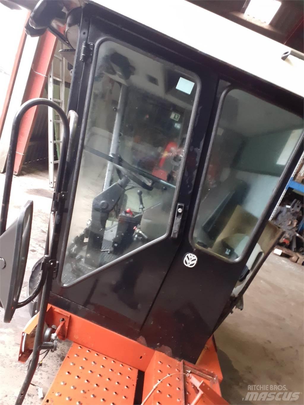 Laverda 3650 Kabiny a interiér