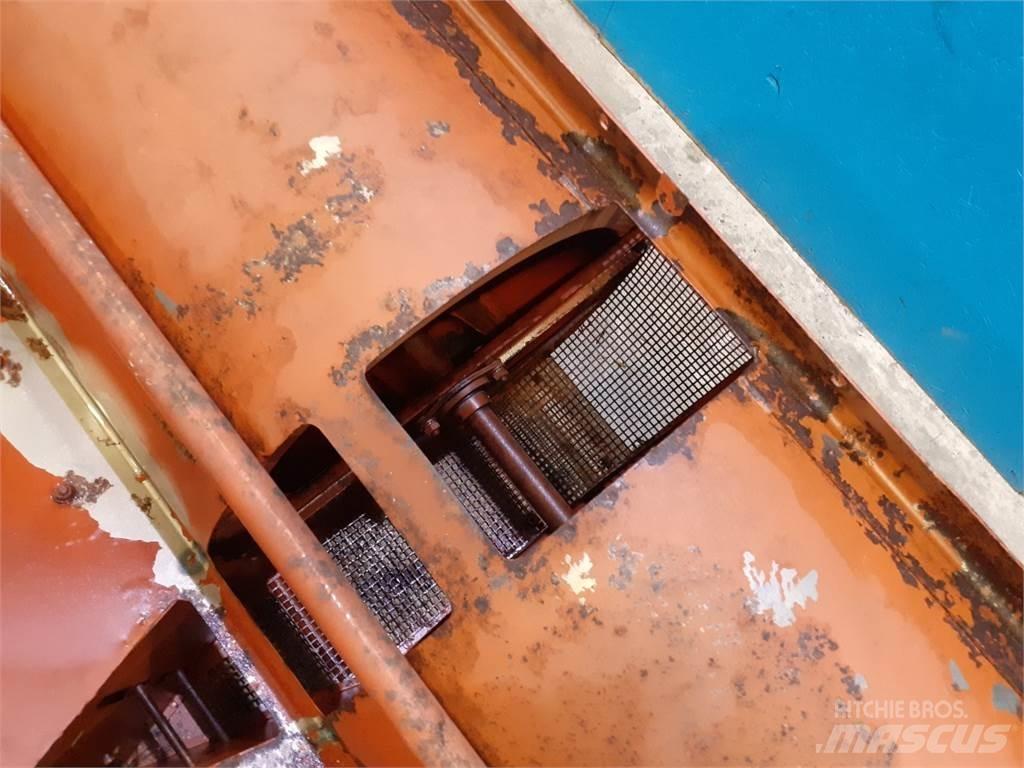 Laverda 3650 Sypače písku a soli