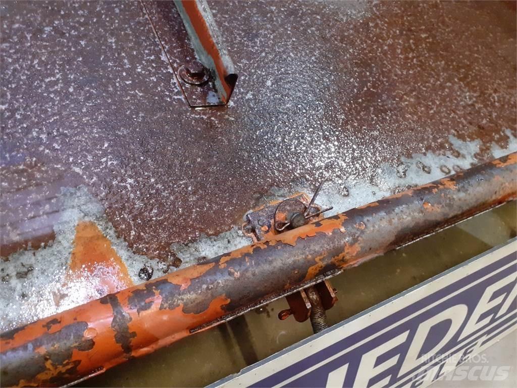 Laverda 3650 Sypače písku a soli