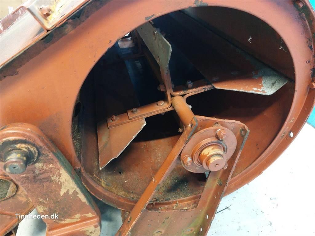 Laverda 627 Sypače písku a soli