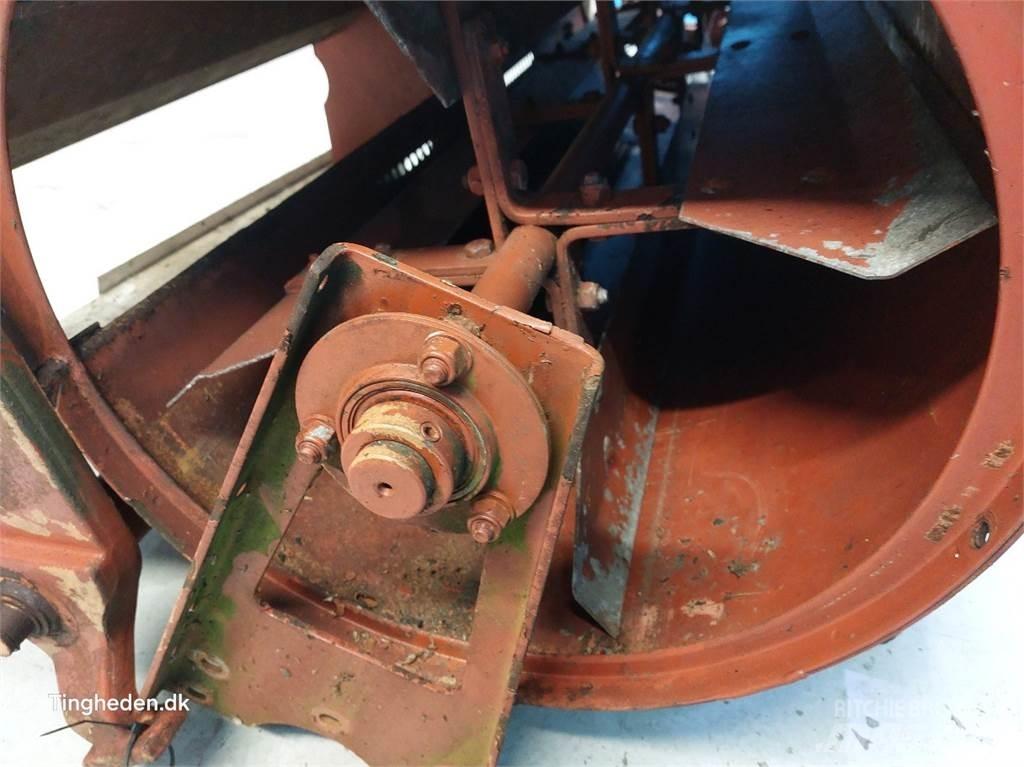 Laverda 627 Sypače písku a soli