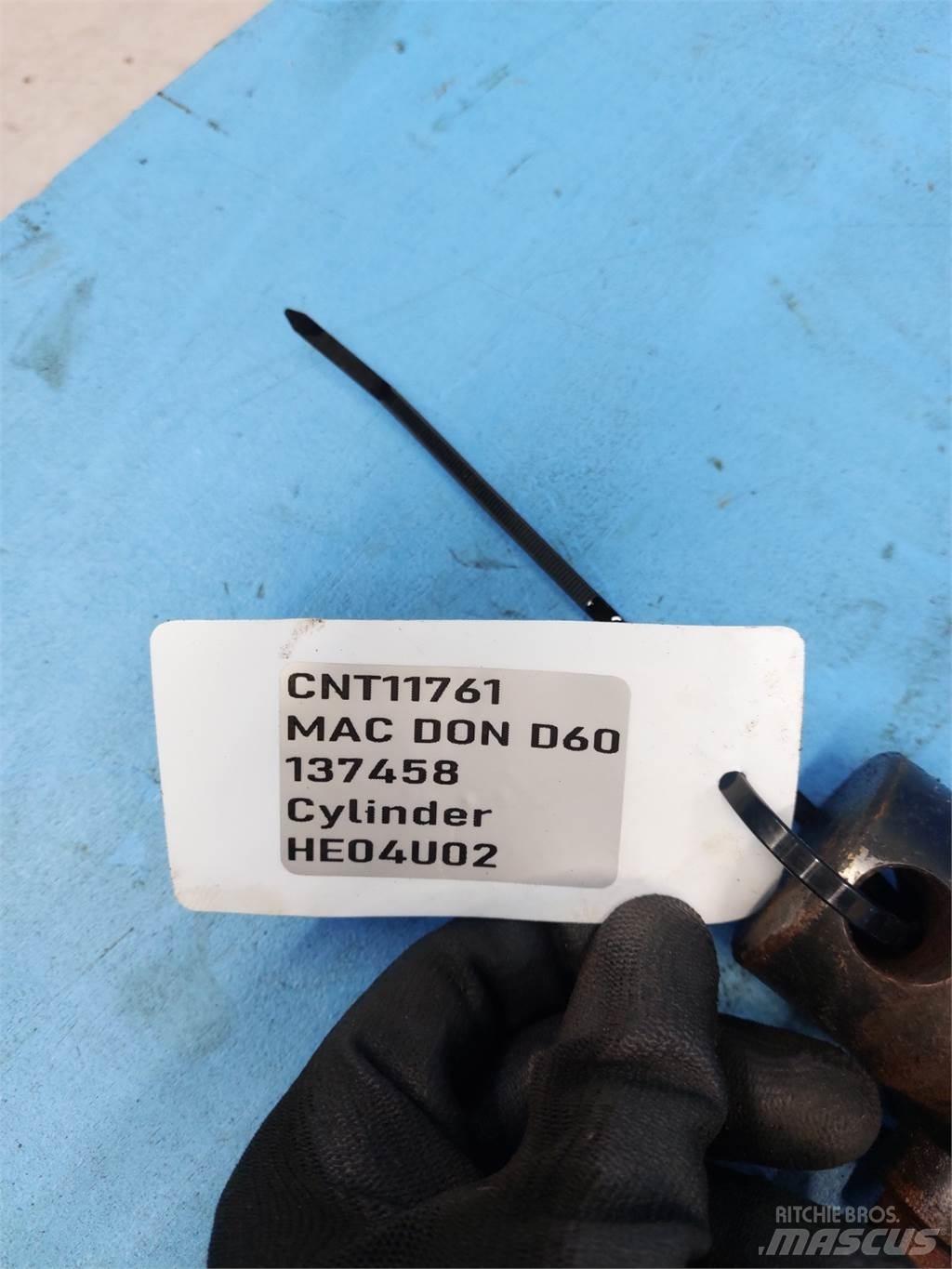 MacDon D60 Příslušenství a náhradní díly ke kombajnům