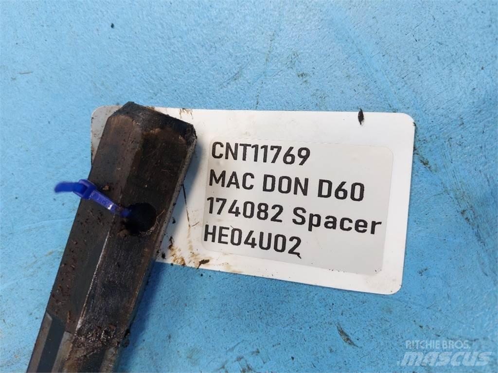MacDon D60 Příslušenství a náhradní díly ke kombajnům