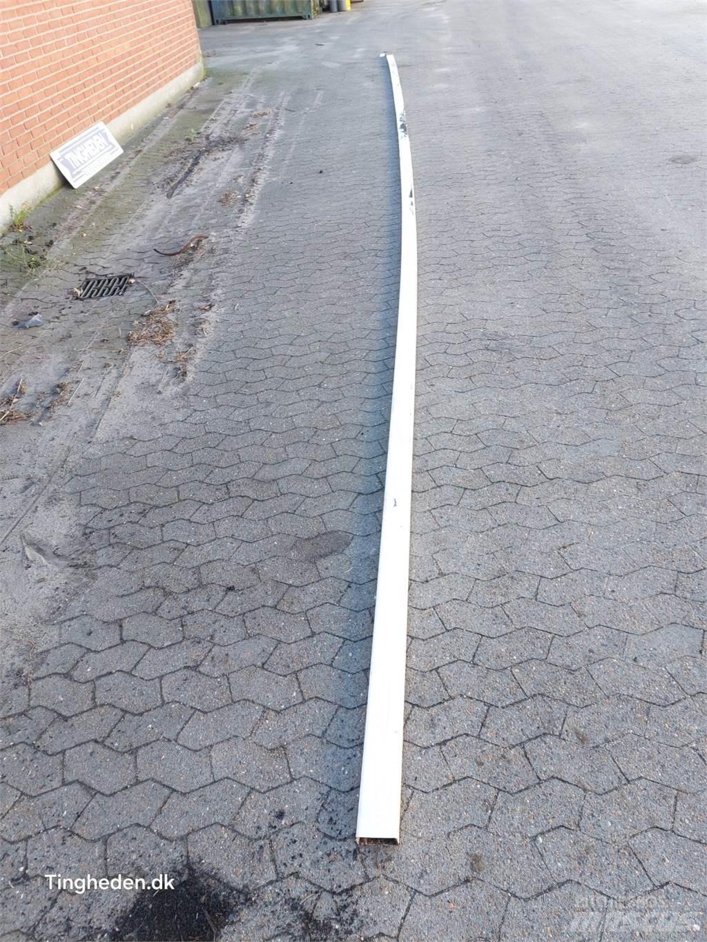 MacDon D60 Příslušenství a náhradní díly ke kombajnům