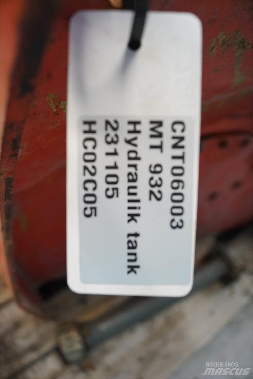 Manitou MT 932T Radiátory