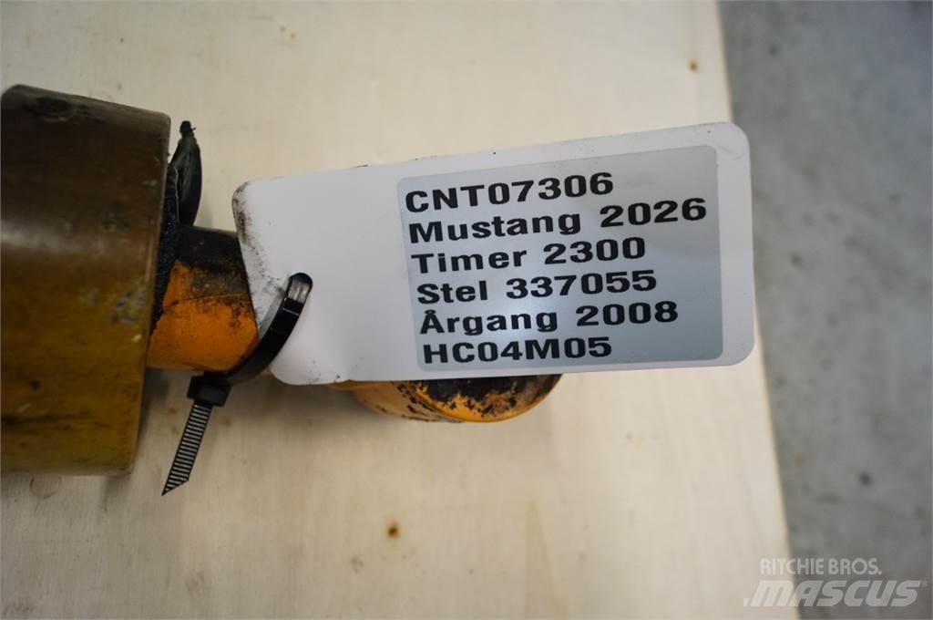 Mustang 2026 Výložníky a lžíce