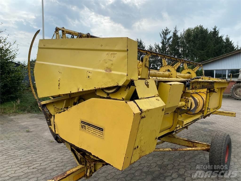 New Holland 15 Příslušenství a náhradní díly ke kombajnům