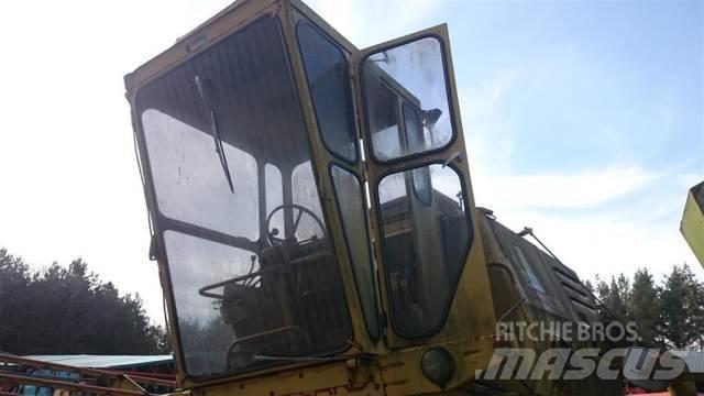 New Holland 1520 Kabiny a interiér
