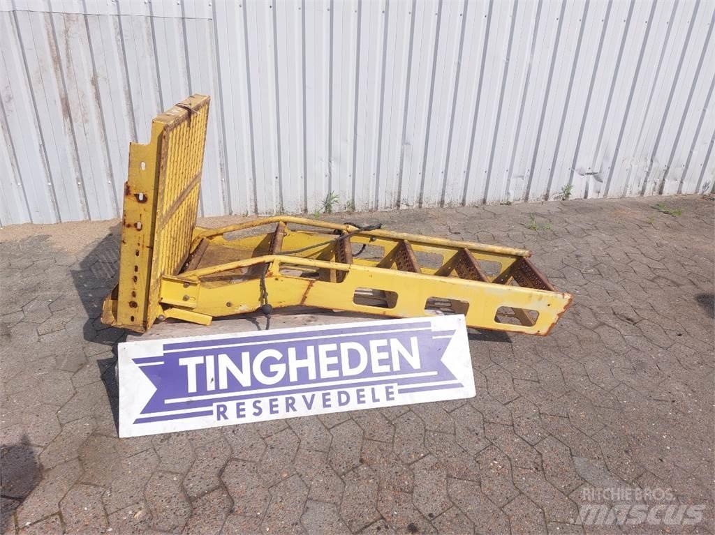 New Holland TF78 Kabiny a interiér