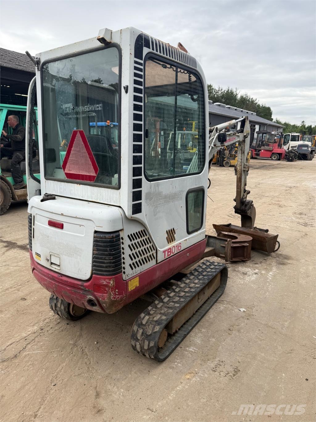 Takeuchi TB016 Mini rýpadla < 7t