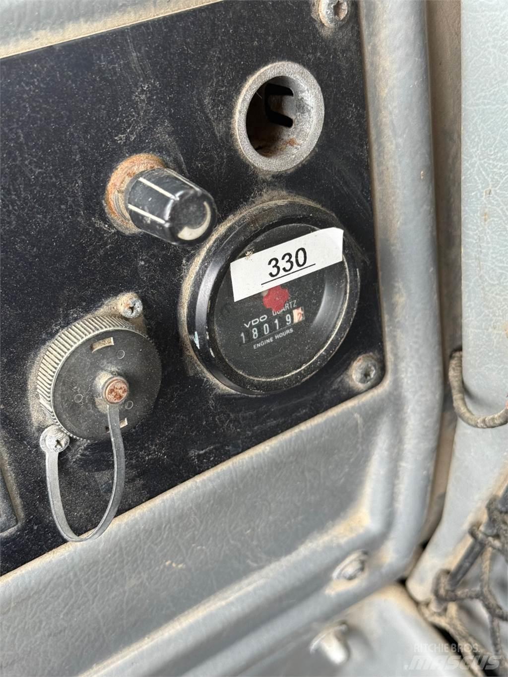 Volvo L330D Kolové nakladače