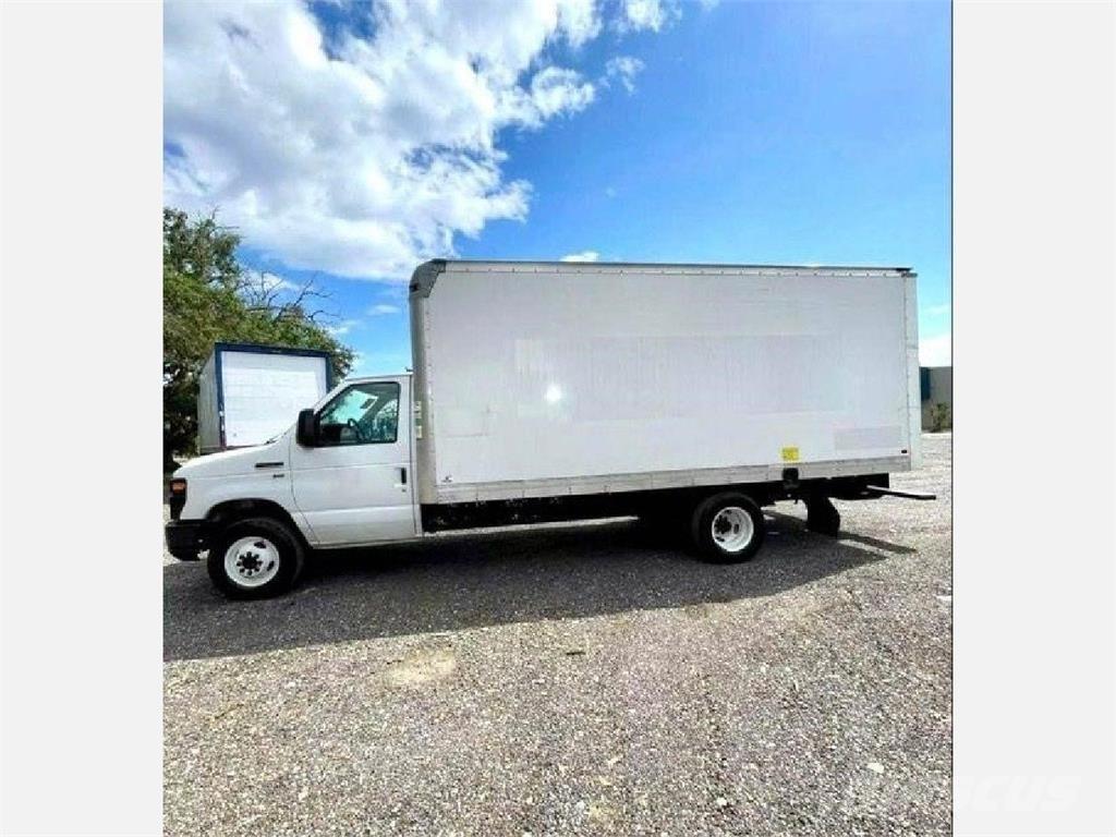 Ford E-350 Skříňová nástavba