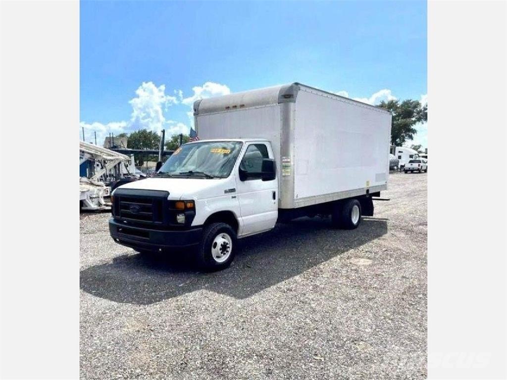 Ford E-350 Skříňová nástavba
