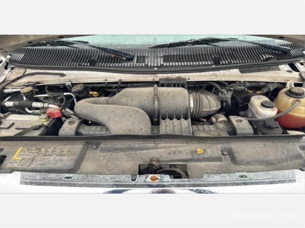 Ford E350 Skříňová nástavba