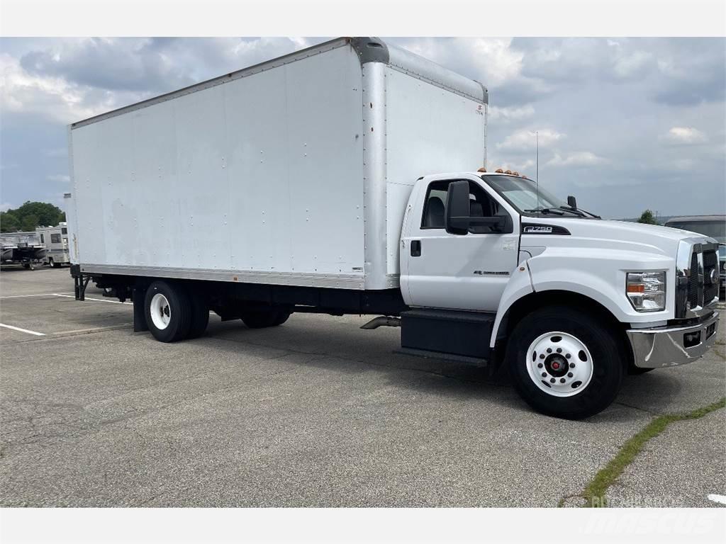 Ford F750 Skříňová nástavba