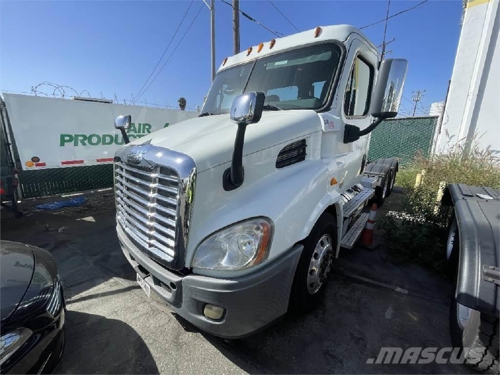Freightliner CA113 Tahače