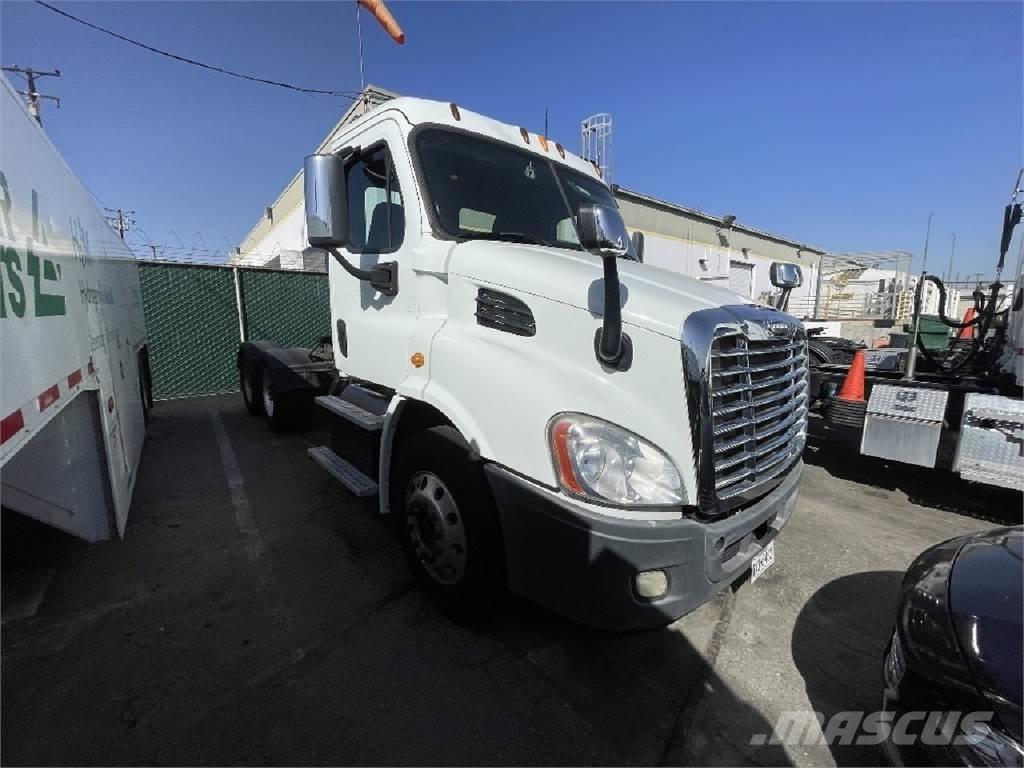 Freightliner CA113 Tahače